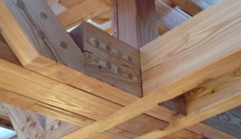 The picture of dry crack at the place of pin join.