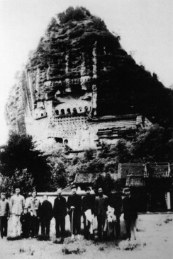 Grottos of Mai Ji Mountain (photo by Luo Zhewen) (Shu et al., 2006).