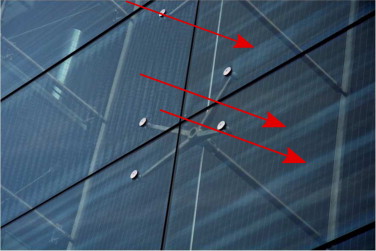 Visible anisotropies at a façade glazing; horizontal stripes.