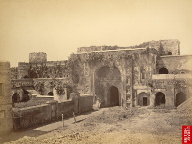 South Wing from the Court Yard of Bara Katra in 1870. Source: British Museum.