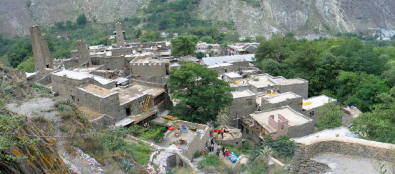 Panoramic views of the stockaded villages.
