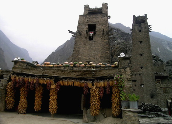 Watchtowers before the earthquake.