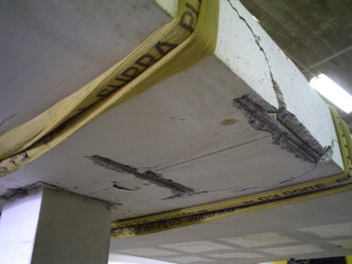 Fallo de adherencia y rotura a torsión en espécimen.