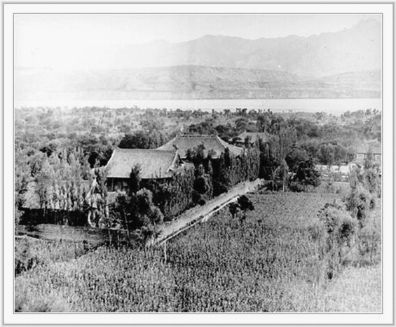 Yong Le Gong before the mural was replaced (photo by Luo Zhewen) (Shu et al., ...