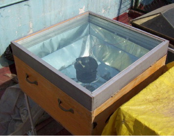 Estufa solar con reflectores internos.