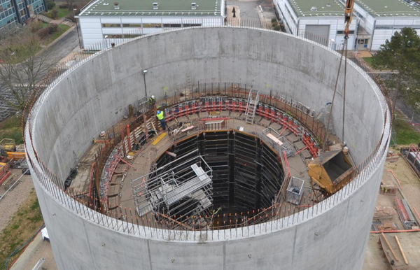 The two containments during construction
