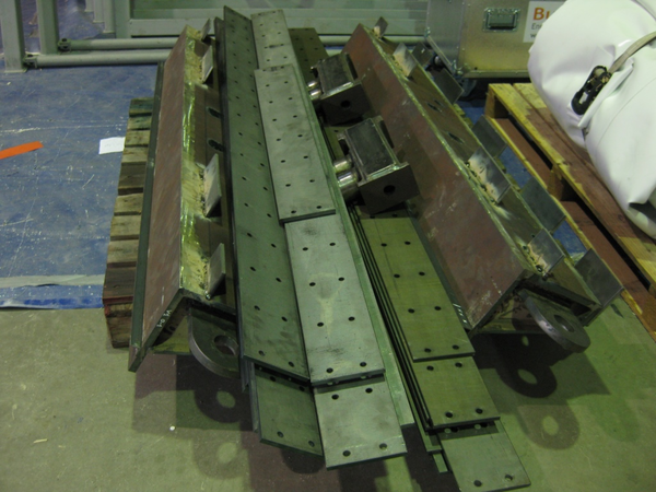 Apoyos metálicos y placas de anclaje