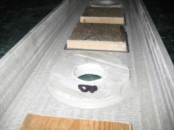 Discos de FRP encolados sobre los perfiles en U