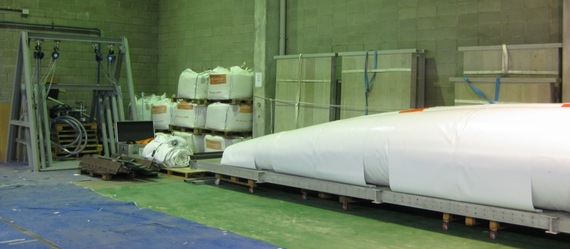 Vista general y detalle de una viga montada y otra desmontada