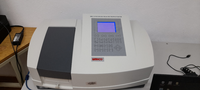 Espectrofotómetro marca UNICO 4802 UV-Vis de doble haz, con un rango 200-900 nm. Fuente: FCFM, UAdeC