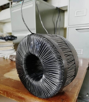 Transformador de inducción para la circulación de corriente