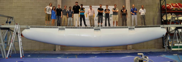 Primer prototipo de viga en posición final sobre caballetes